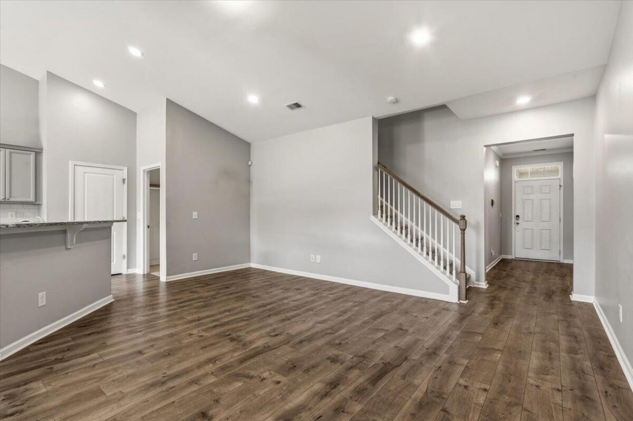 700 Redbud Lane Photo 12