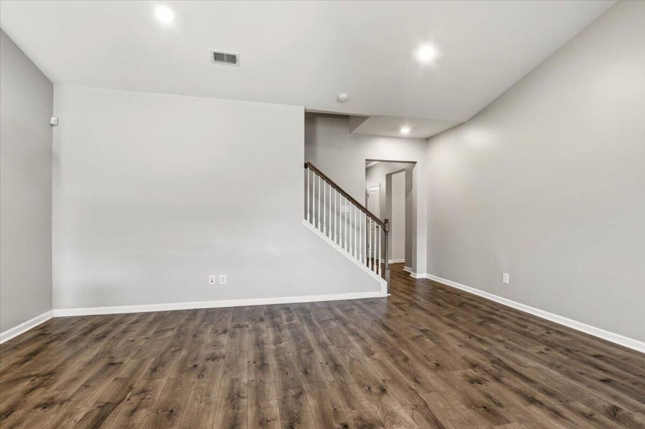 700 Redbud Lane Photo 13