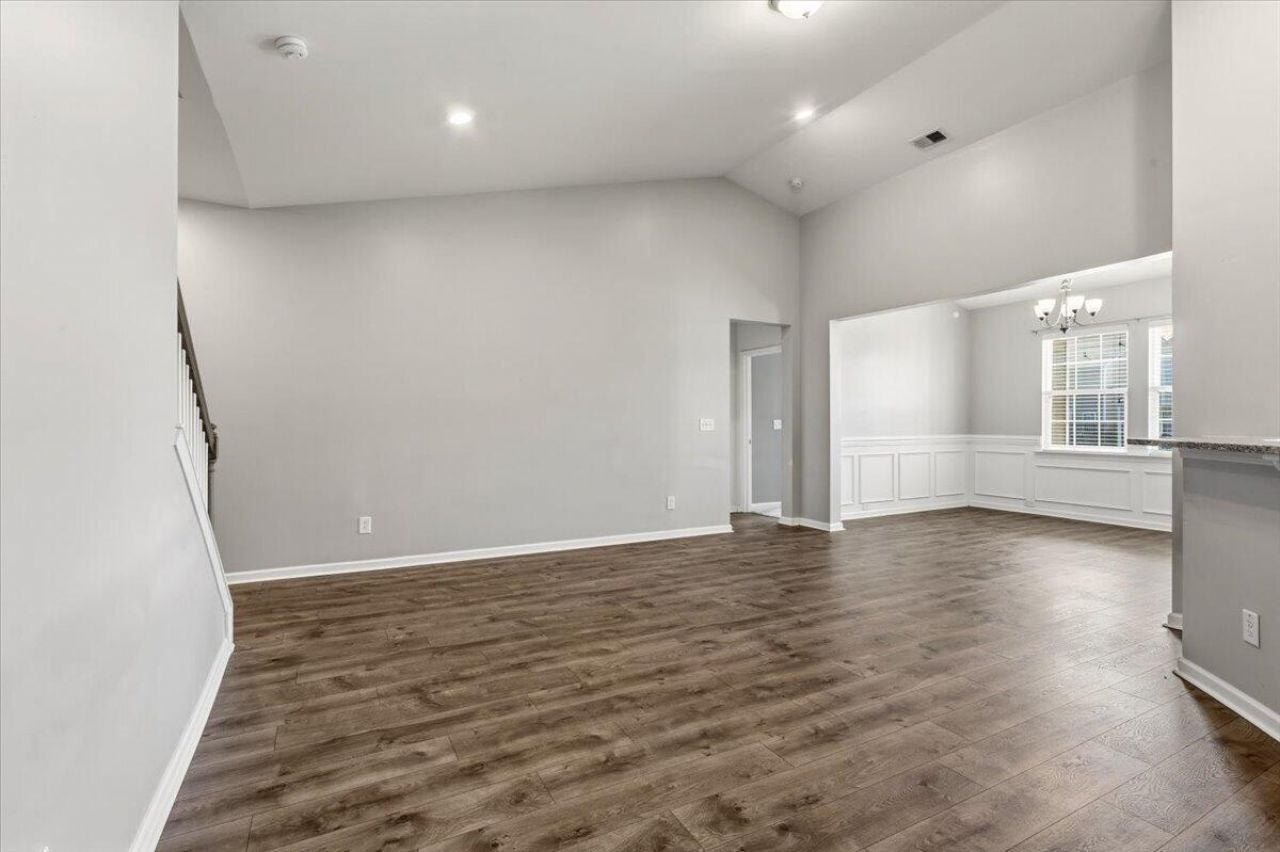 700 Redbud Lane Photo 14