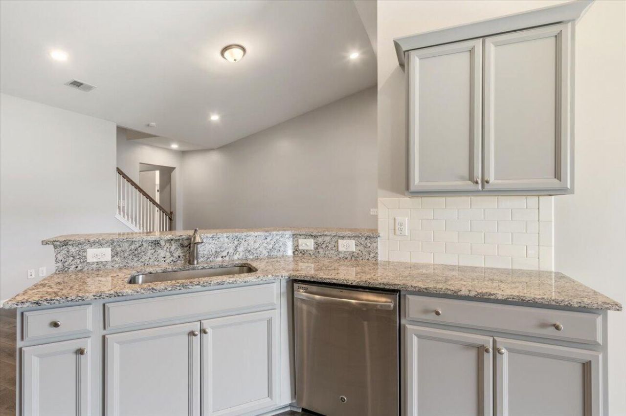 700 Redbud Lane Photo 24