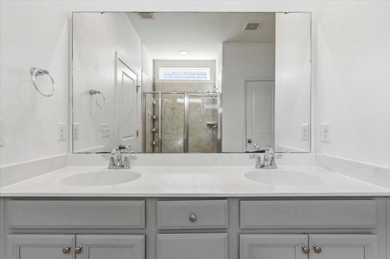 700 Redbud Lane Photo 32