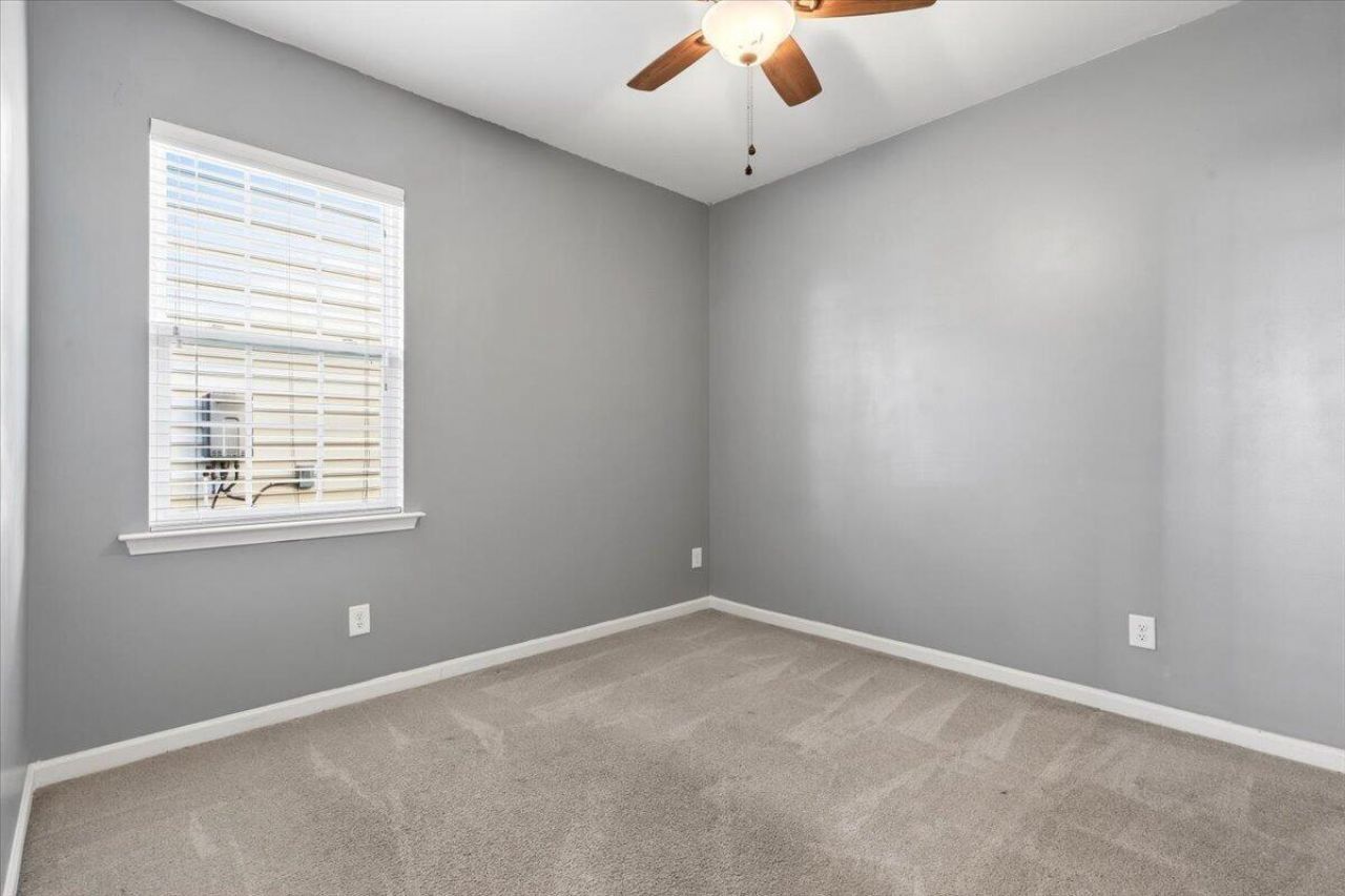 700 Redbud Lane Photo 37