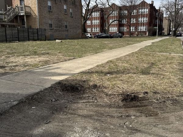 201 E 70th Street , Chicago, IL 60637