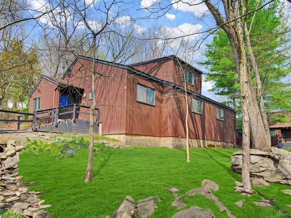 8 Laurel Court , Highland Mills, NY 10930
