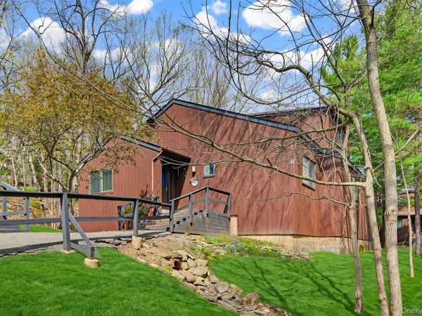 8 Laurel Court , Highland Mills, NY 10930