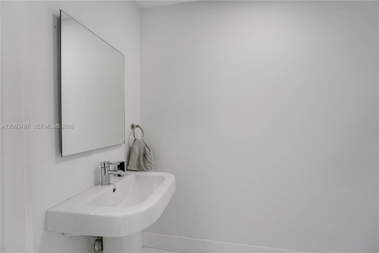 1040 Biscayne Blvd, Unit 1905, Miami, FL 33132 Photo
