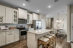 2625 Hartington St  photo 4