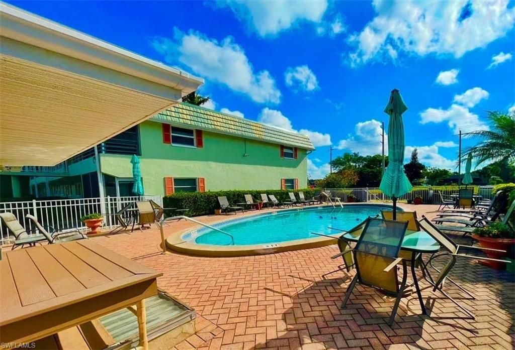 200 Valley Stream Dr, Unit 8B, Naples, FL 34113 Photo