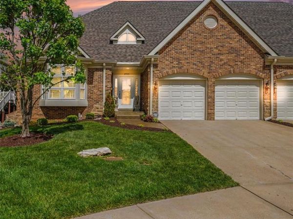 8735 Grants Log Cabin Lane, St Louis, MO 63123