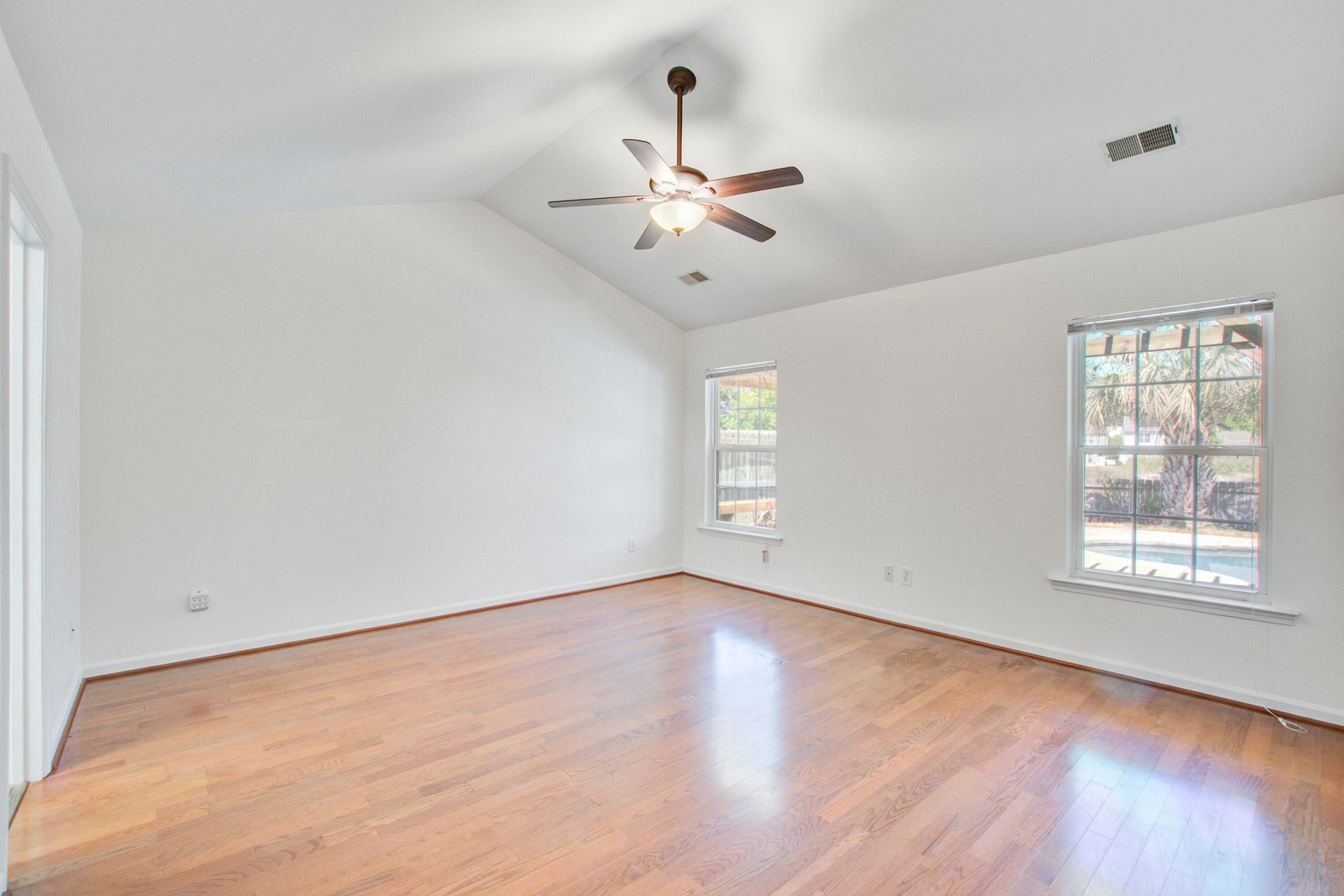 494 Dolphin Drive Photo 19