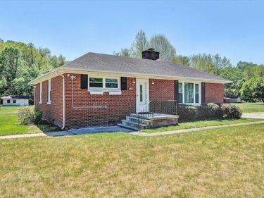 2356 W Riverside DR , Salem, VA 24153