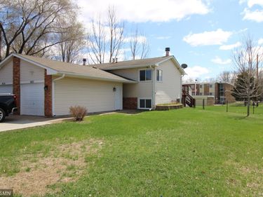 5821 84 1/2 Avenue N, Brooklyn Park, MN 55443