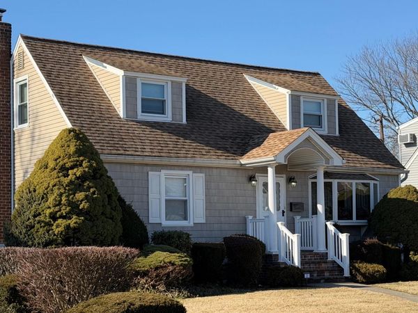 22 Hitchcock Lane, Farmingdale, NY 11735