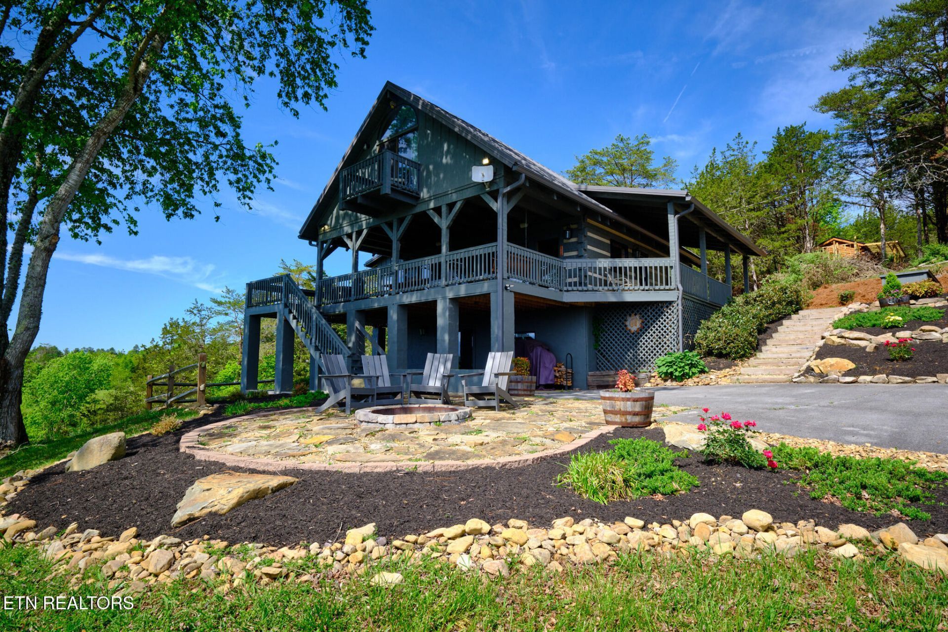 1019 Moonside Lane, Sevierville, TN 37876 Main Photo
