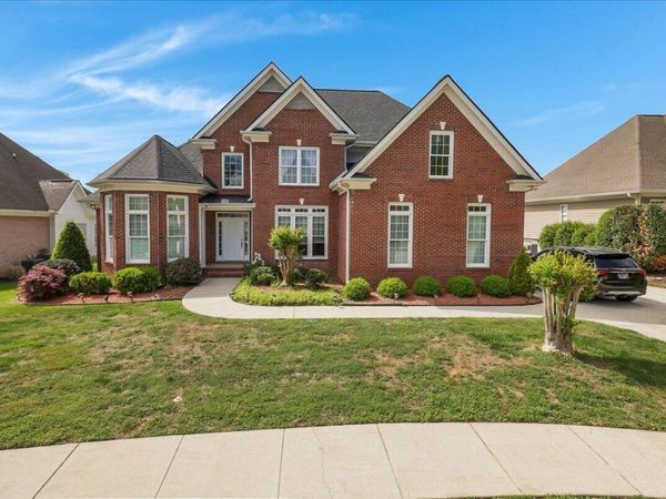1090 Norfolk Green Circle, Chattanooga, TN 37421