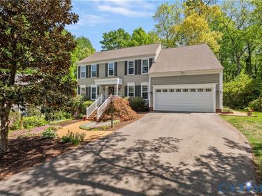 5901 Eastbluff Court , Midlothian, VA 23112