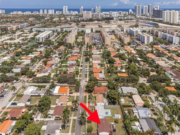 906 NE 6th St , Hallandale Beach, FL 33009