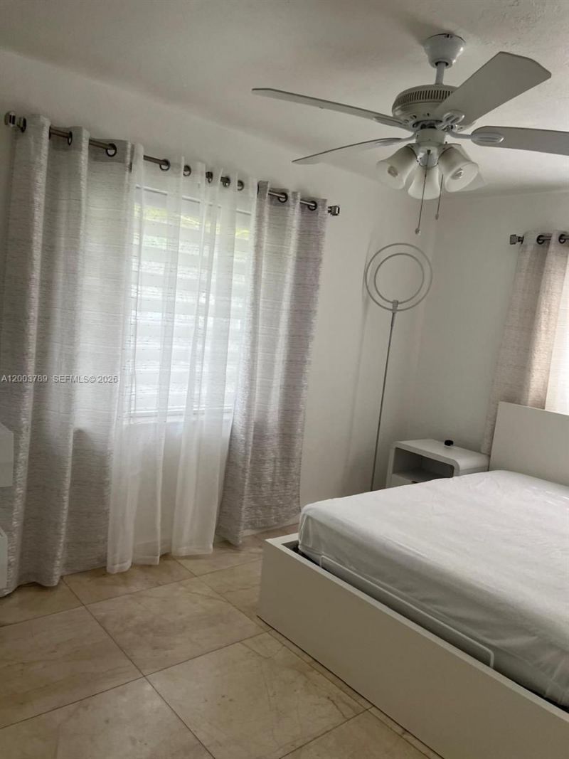 906 NE 6th St, Hallandale Beach, FL 33009 Photo
