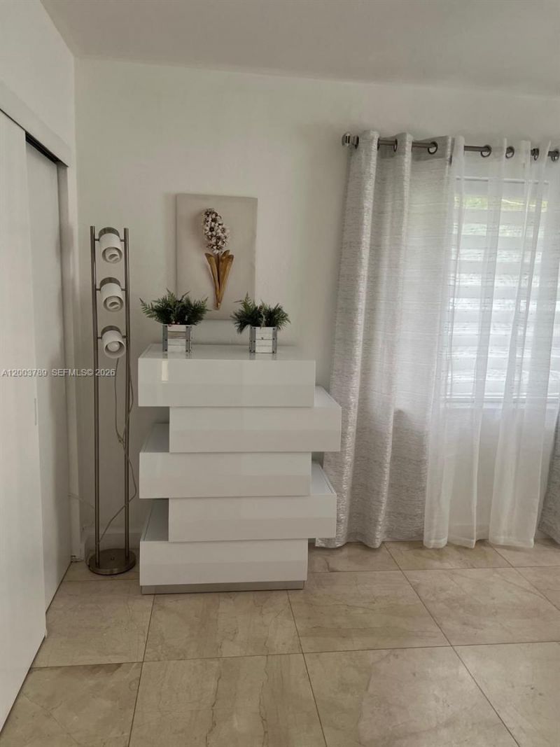 906 NE 6th St, Hallandale Beach, FL 33009 Photo