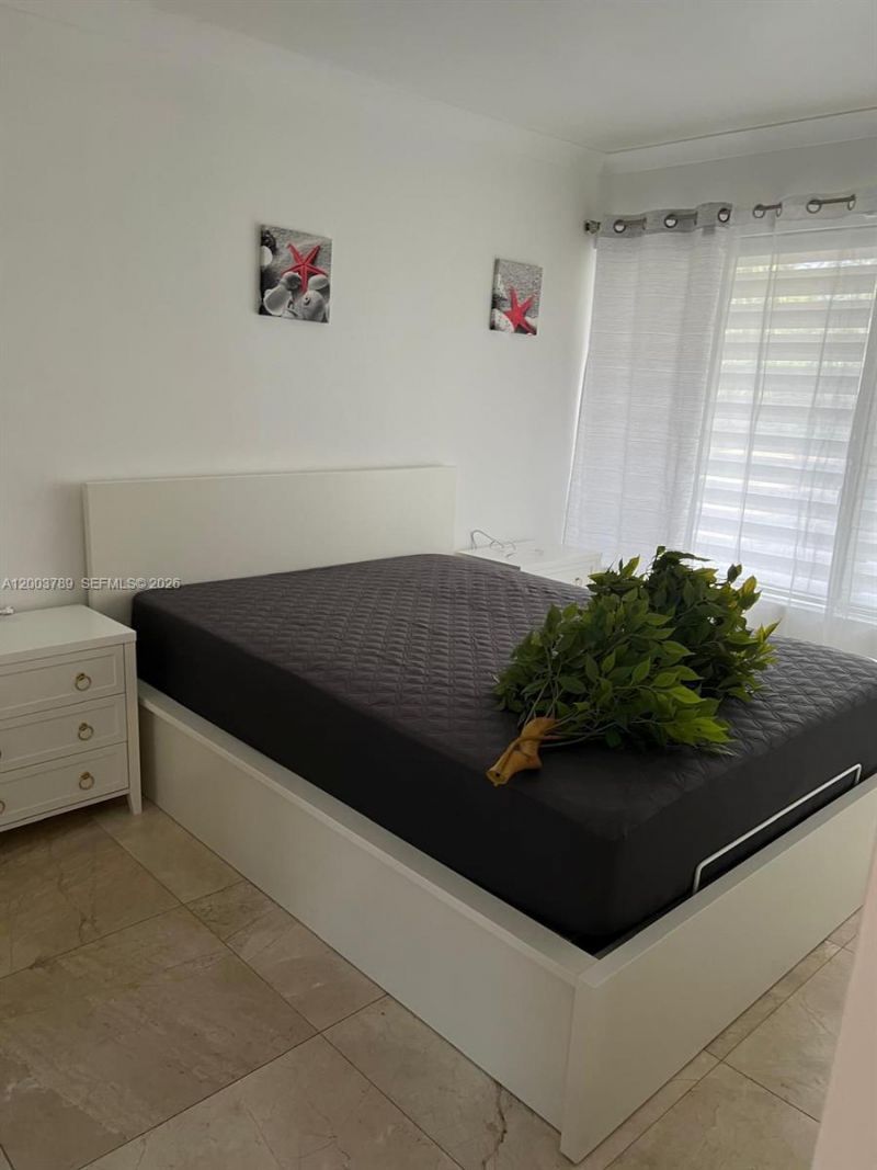 906 NE 6th St, Hallandale Beach, FL 33009 Photo