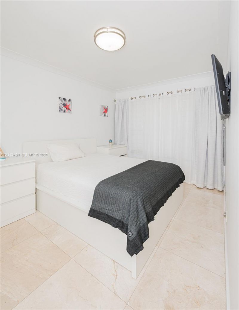 906 NE 6th St, Hallandale Beach, FL 33009 Photo