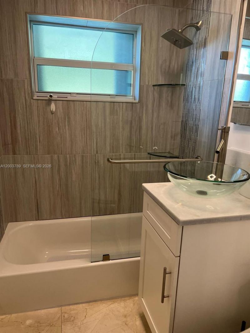 906 NE 6th St, Hallandale Beach, FL 33009 Photo