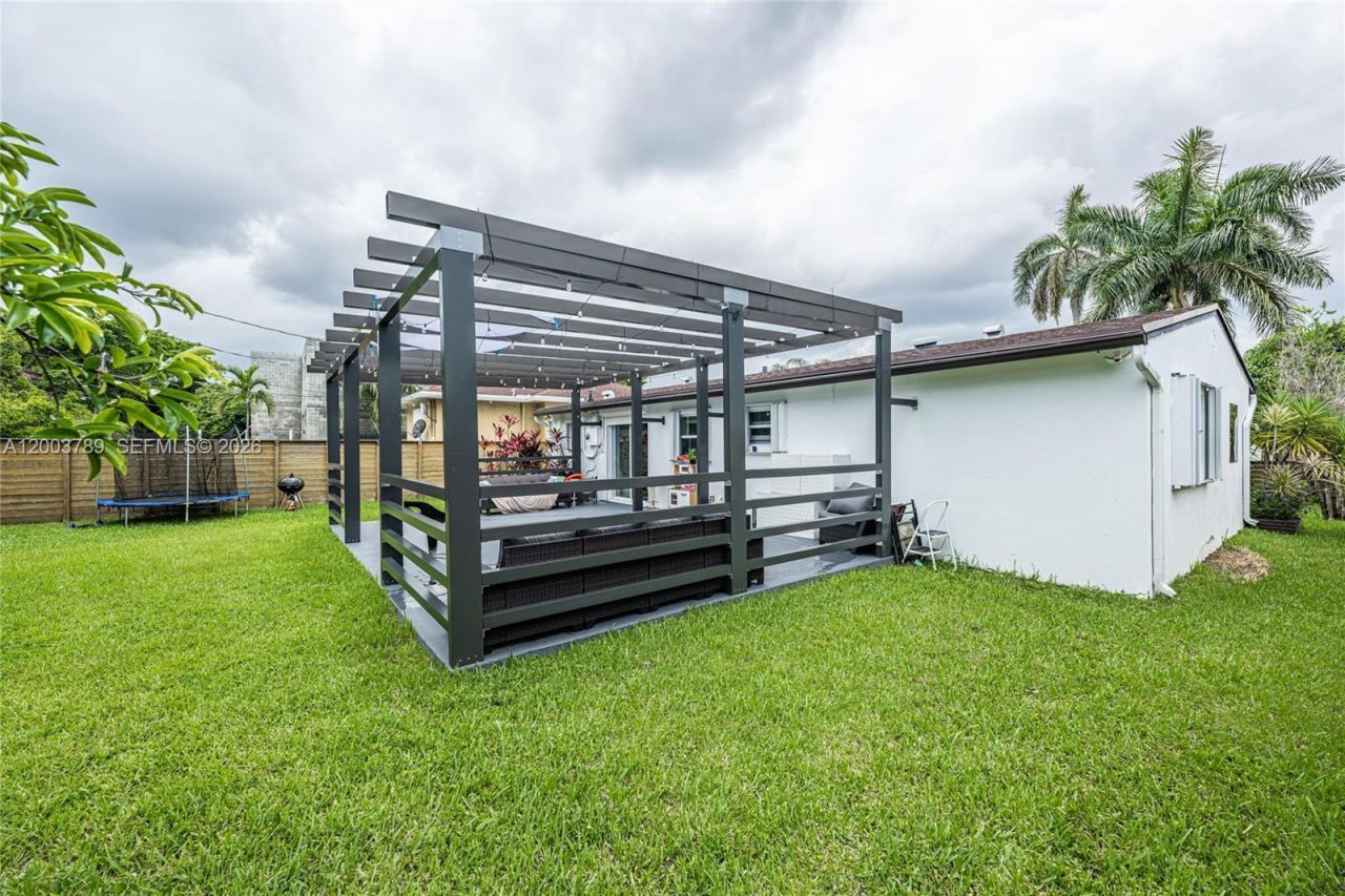 906 NE 6th St, Hallandale Beach, FL 33009 Photo