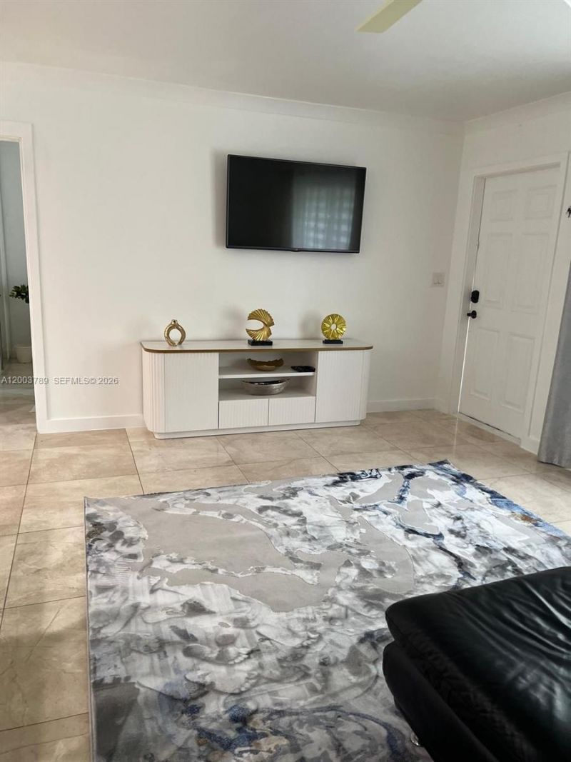 906 NE 6th St, Hallandale Beach, FL 33009 Photo
