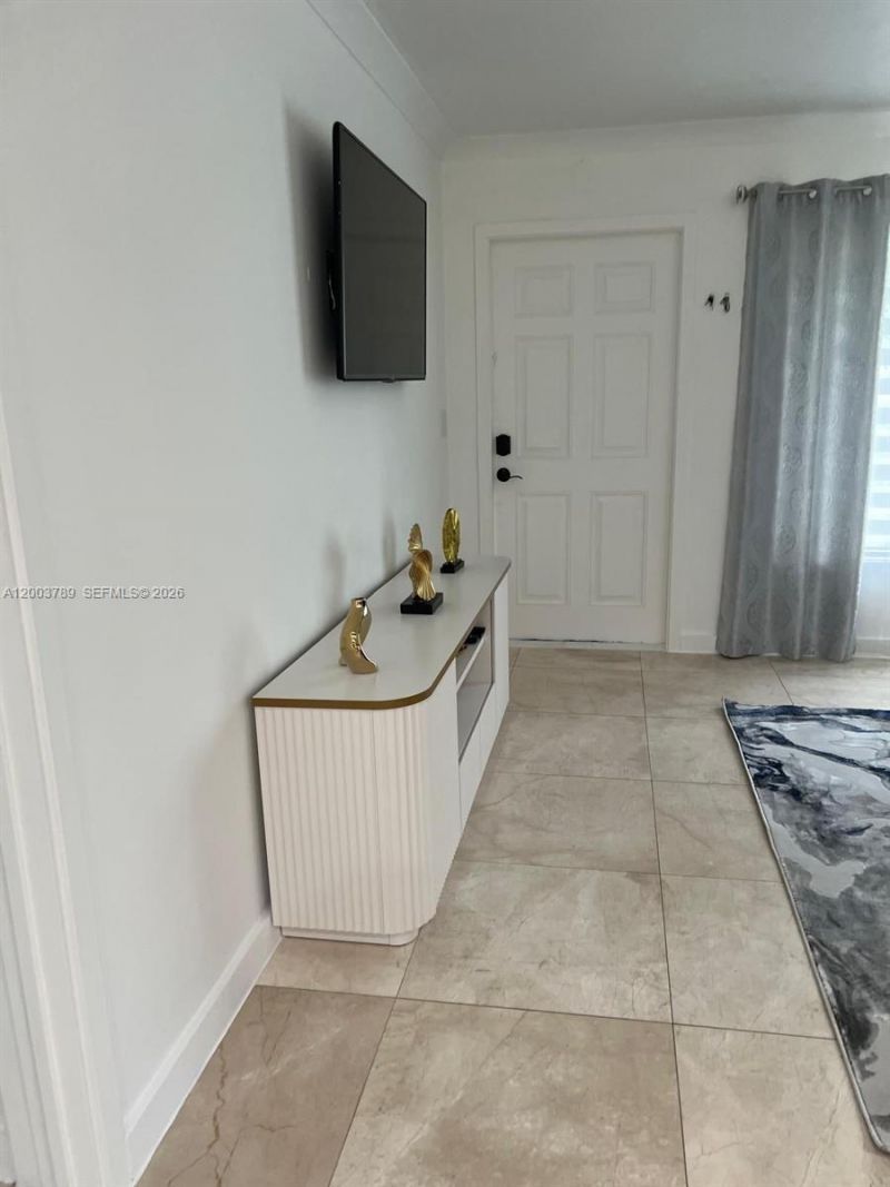 906 NE 6th St, Hallandale Beach, FL 33009 Photo