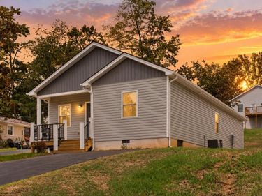93 BEVERLEY ST, VERONA, VA 24482