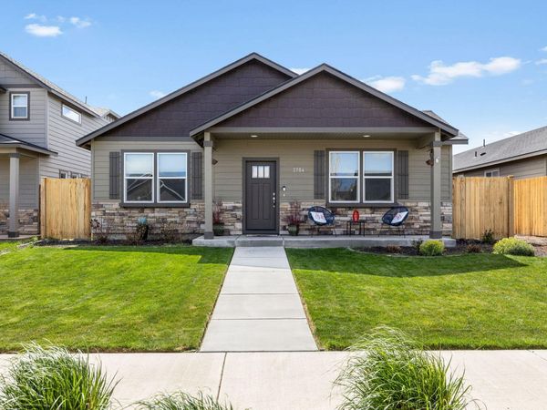 3754 SW Metolius Avenue, Redmond, OR 97756