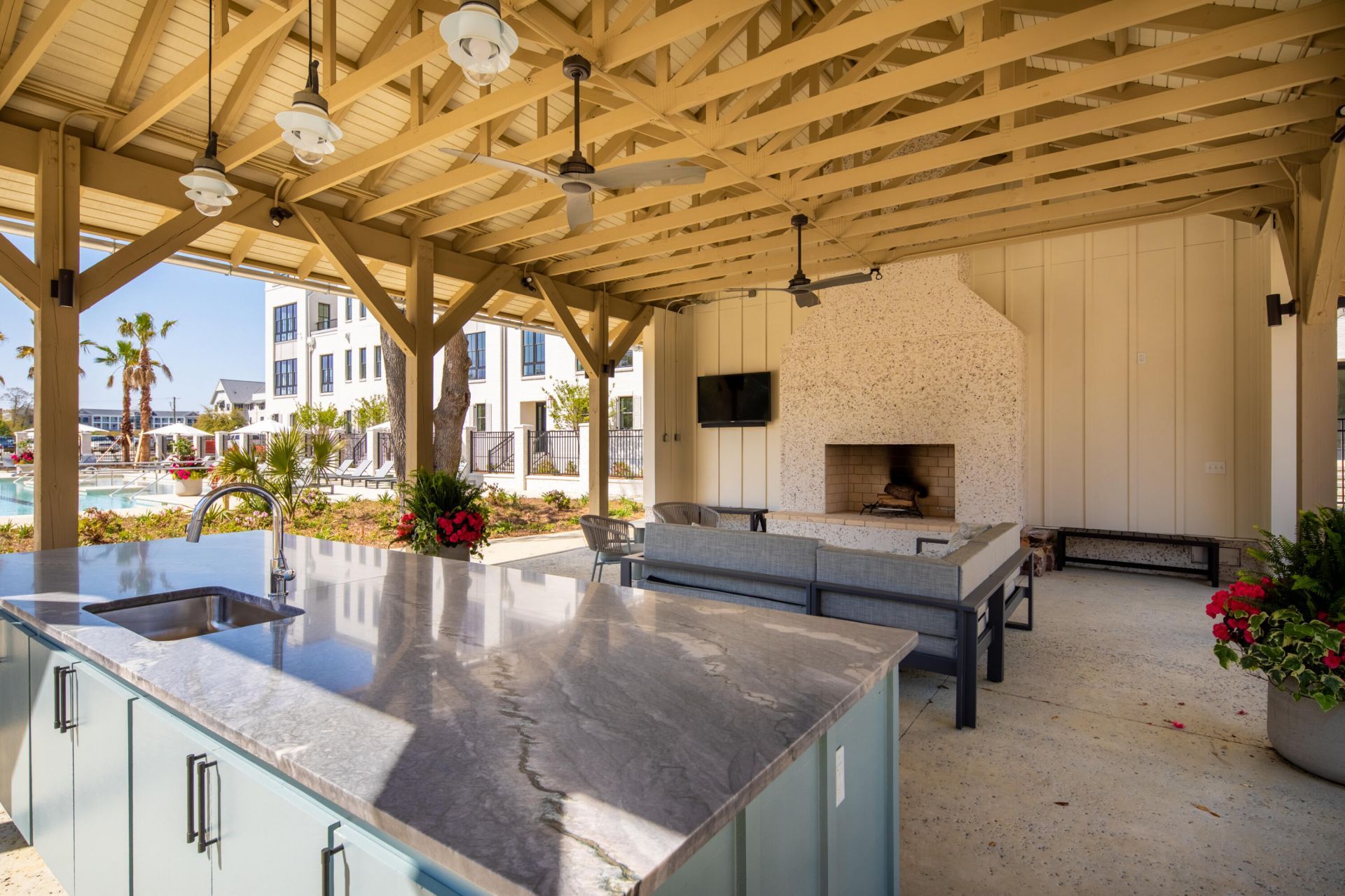 325 Longshore Street Photo 8