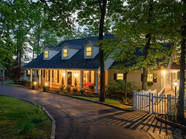 100 WOODRUN CIR, Middleton, TN 38052