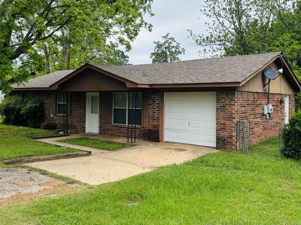 818 N J. Street, Hugo, OK 74743