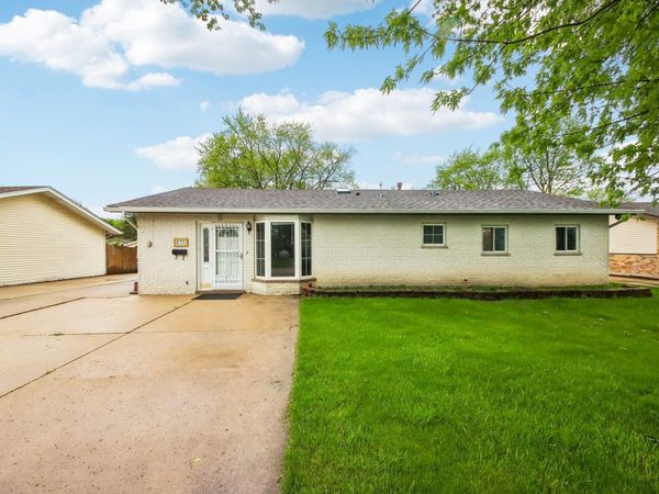 670 Lakeview Lane, Hoffman Estates, IL 60169