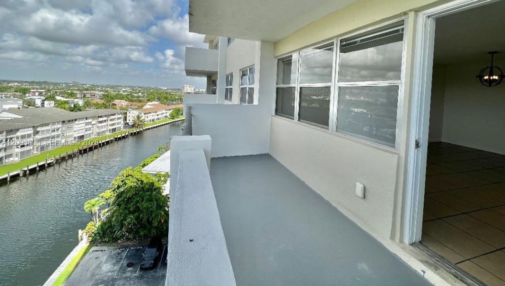 401 Golden Isles Dr, Unit 1011, Hallandale Beach, FL 33009 Photo