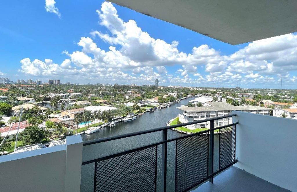 401 Golden Isles Dr, Unit 1011, Hallandale Beach, FL 33009 Photo