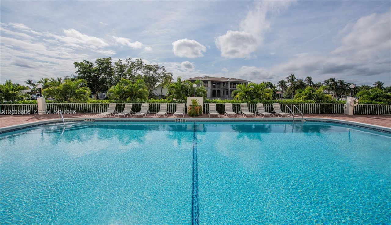 401 Golden Isles Dr, Unit 1011, Hallandale Beach, FL 33009 Photo