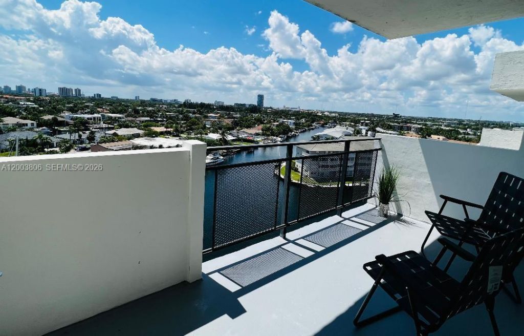401 Golden Isles Dr, Unit 1011, Hallandale Beach, FL 33009 Photo