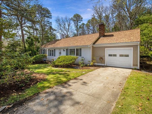 23 Penny Royal Ln, Falmouth, MA 02536
