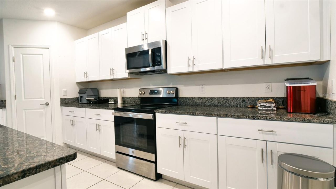 6300 Beverly Hills Drive, Zephyrhills, FL 33541 Photo