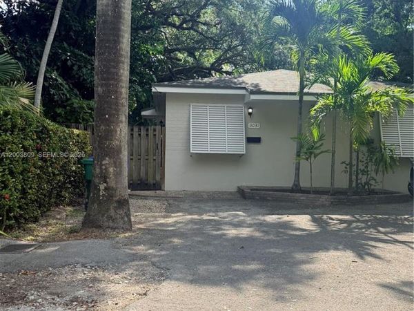 3031 W Center St , Miami, FL 33133