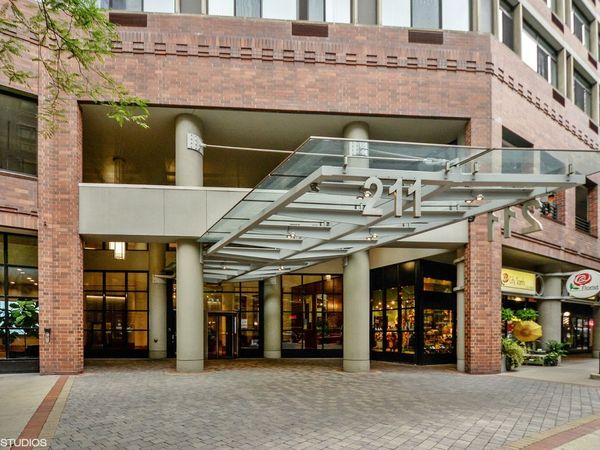 211 E Ohio Street, Unit 1718, Chicago, IL 60611