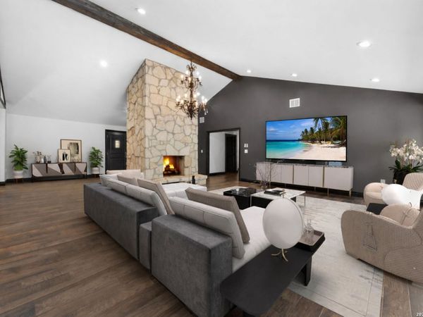 232 MEADOWBROOK DR, Hollywood Park, TX 78232