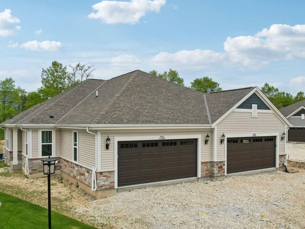 W204N17665 Laurel Pl, Unit 601, Jackson, WI 53037