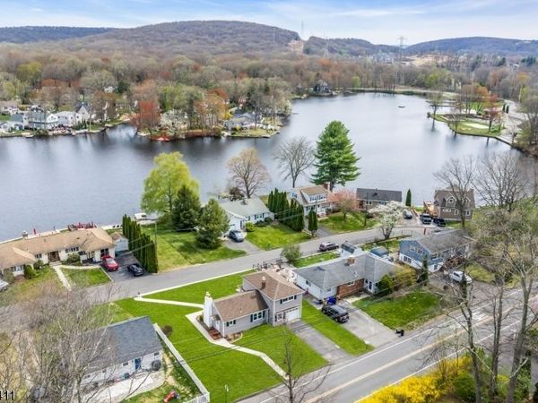 18 W Shawnee Trl, Jefferson, NJ 07885