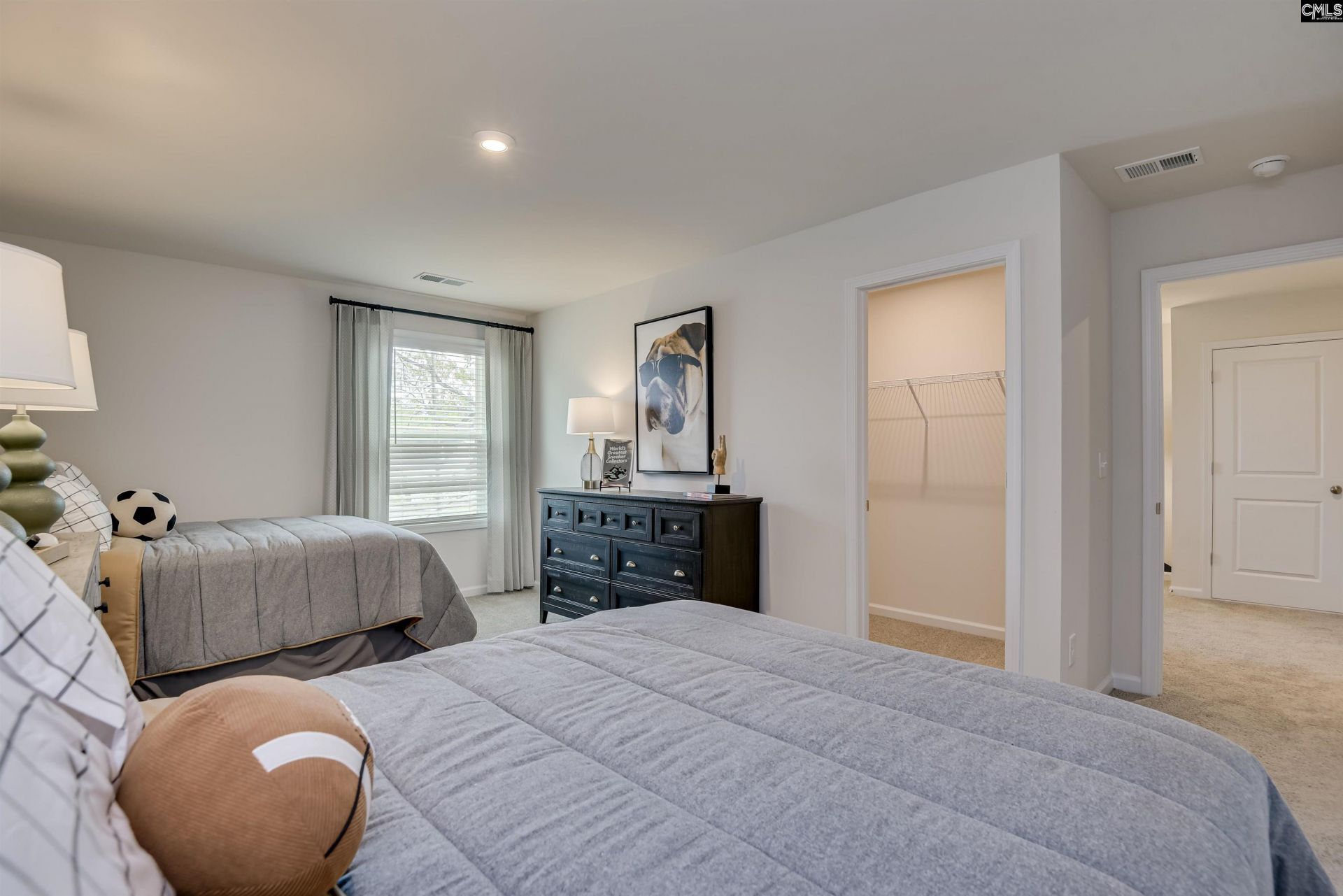 140 Bloomsbury Drive Photo 32