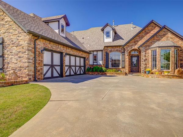 2433 SE 12th Street, Moore, OK 73160