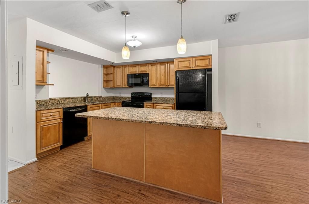 8302 Charter Club Cir, Unit 6, Fort Myers, FL 33919 Photo