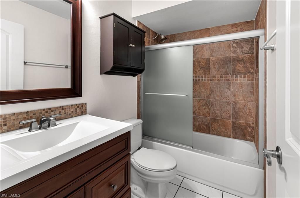 8302 Charter Club Cir, Unit 6, Fort Myers, FL 33919 Photo